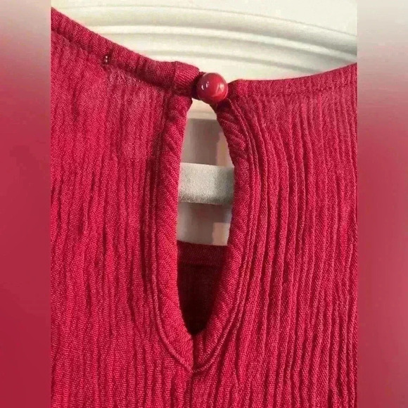 Altar’d State Adorable wine colored sleeveless top, flowy, Size Small - Picture 7 of 7